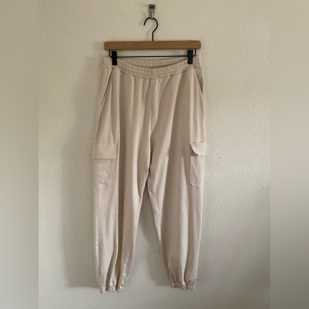 VUORI Women’s Milkweed Heather Boyfriend Cargo Jogger Sweatpant, Size Medium